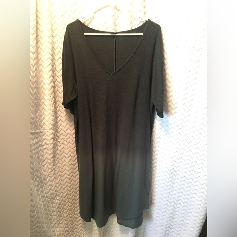 Torrid t-shirt dress size 2, green ombré. Great condition.